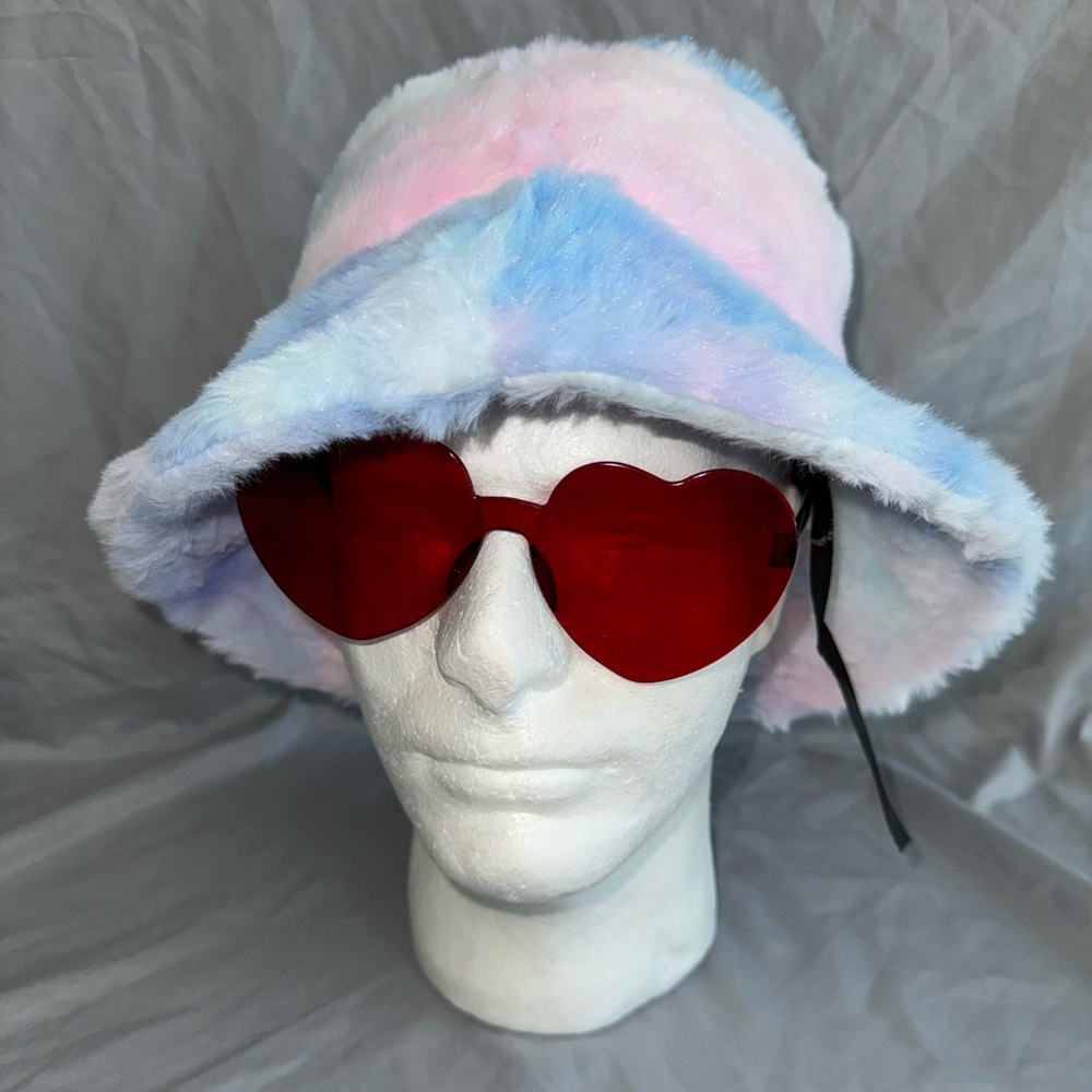RAVELUXE 🥳 Bucket Hat 👒 Furry 🐰 ✨ Light Blue and Pink ✨